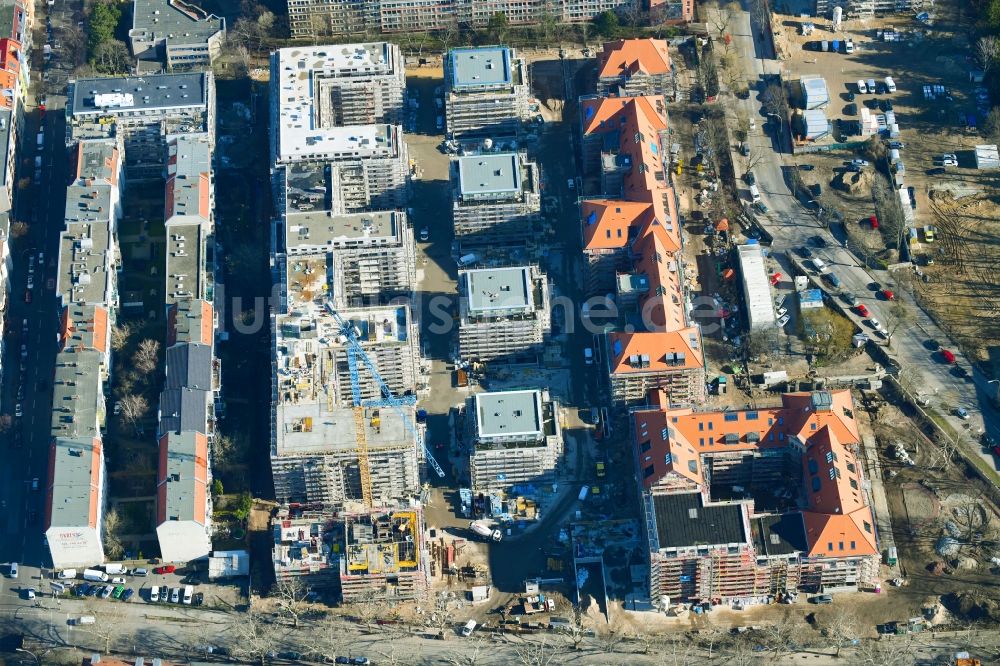 Berlin von oben - Baustelle zum Umbau und Ausbau des denkmalgeschützten Altbau- Gebäudes am Mariendorfer Weg im Ortsteil Neukölln in Berlin