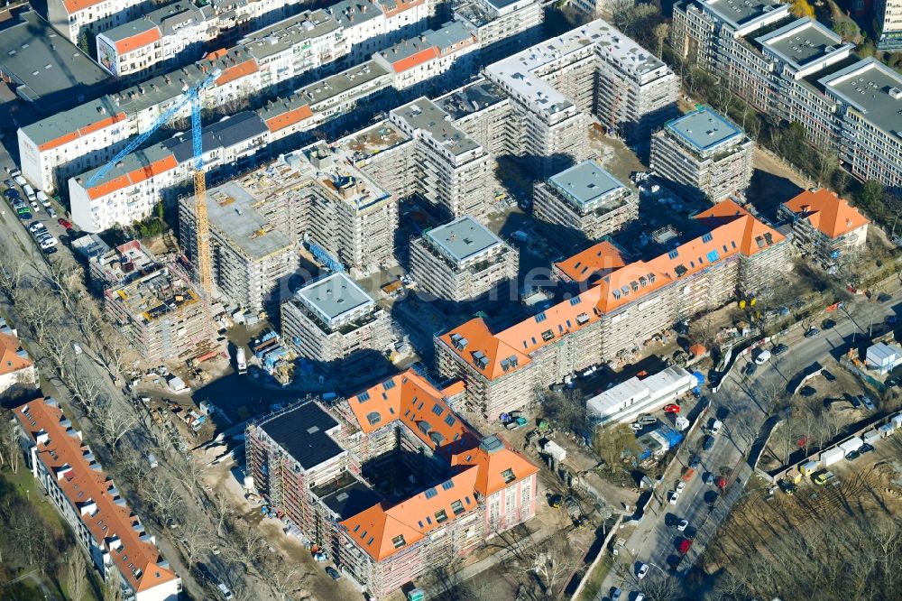 Luftbild Berlin - Baustelle zum Umbau und Ausbau des denkmalgeschützten Altbau- Gebäudes am Mariendorfer Weg im Ortsteil Neukölln in Berlin