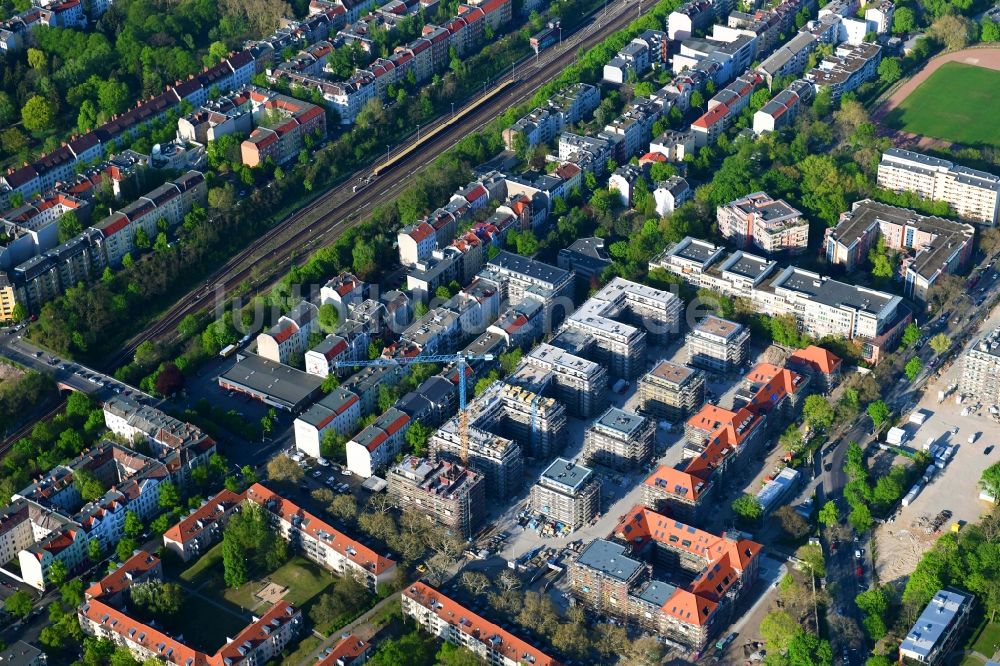 Berlin von oben - Baustelle zum Umbau und Ausbau des denkmalgeschützten Altbau- Gebäudes am Mariendorfer Weg im Ortsteil Neukölln in Berlin