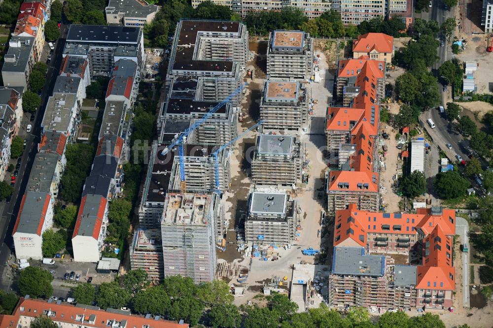 Luftbild Berlin - Baustelle zum Umbau und Ausbau des denkmalgeschützten Altbau- Gebäudes am Mariendorfer Weg im Ortsteil Neukölln in Berlin