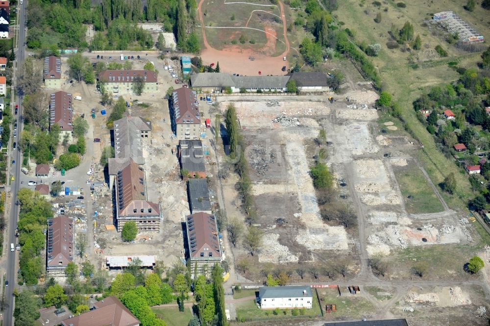 Luftbild Berlin - Baustelle zum Umbau und Ausbau des denkmalgeschützten Altbau- Gebäudes Patersdorfer - Regener - Zachenberger Straße im Ortsteil Karlshorst in Berlin