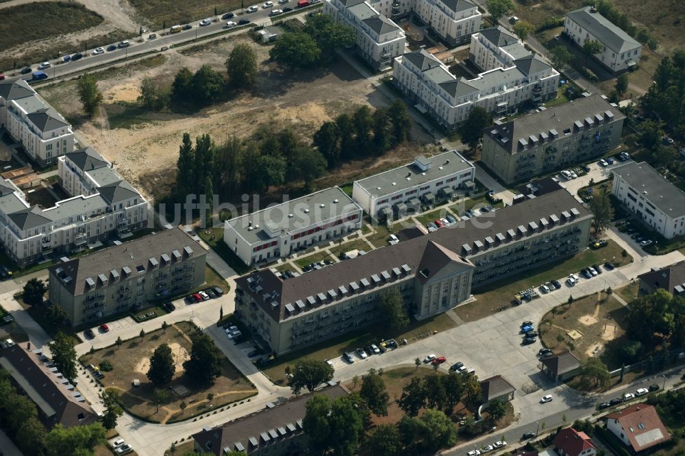 Berlin aus der Vogelperspektive: Baustelle zum Umbau und Ausbau des denkmalgeschützten Altbau- Gebäudes Patersdorfer - Regener - Zachenberger Straße im Ortsteil Karlshorst in Berlin