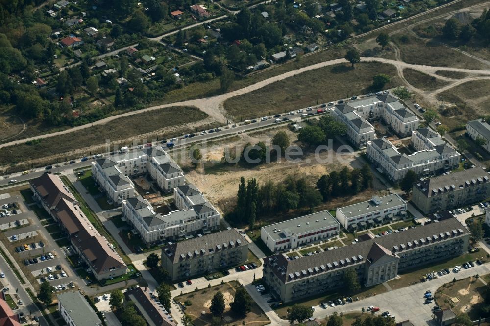 Luftbild Berlin - Baustelle zum Umbau und Ausbau des denkmalgeschützten Altbau- Gebäudes Patersdorfer - Regener - Zachenberger Straße im Ortsteil Karlshorst in Berlin