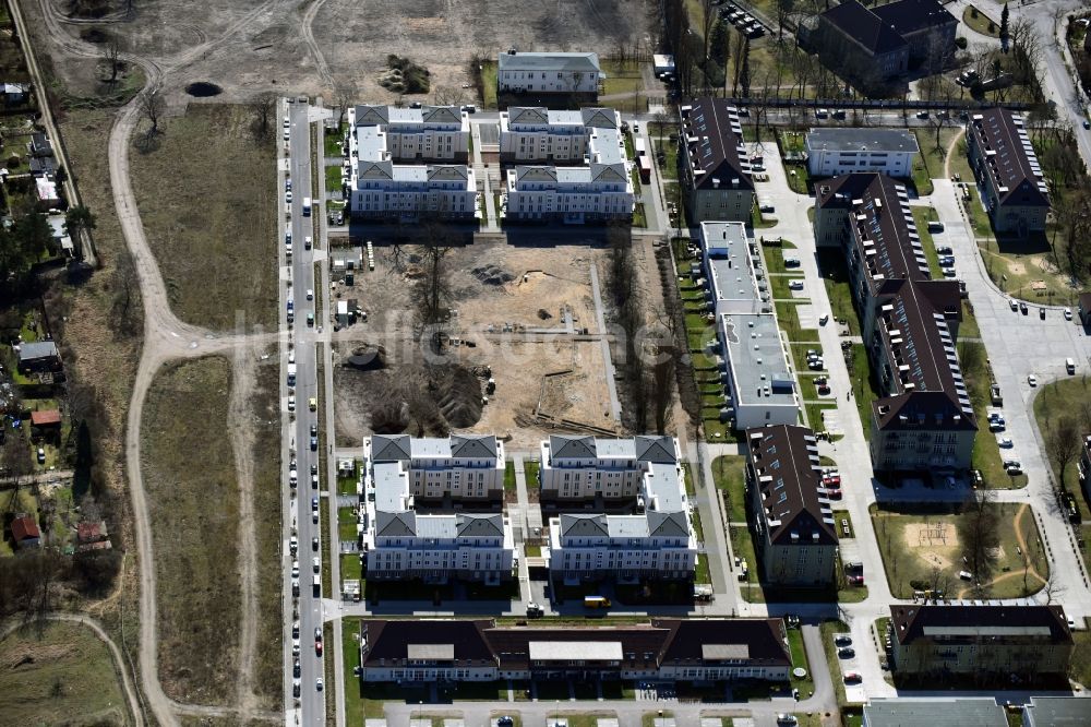 Luftbild Berlin - Baustelle zum Umbau und Ausbau des denkmalgeschützten Altbau- Gebäudes Patersdorfer - Regener - Zachenberger Straße im Ortsteil Karlshorst in Berlin