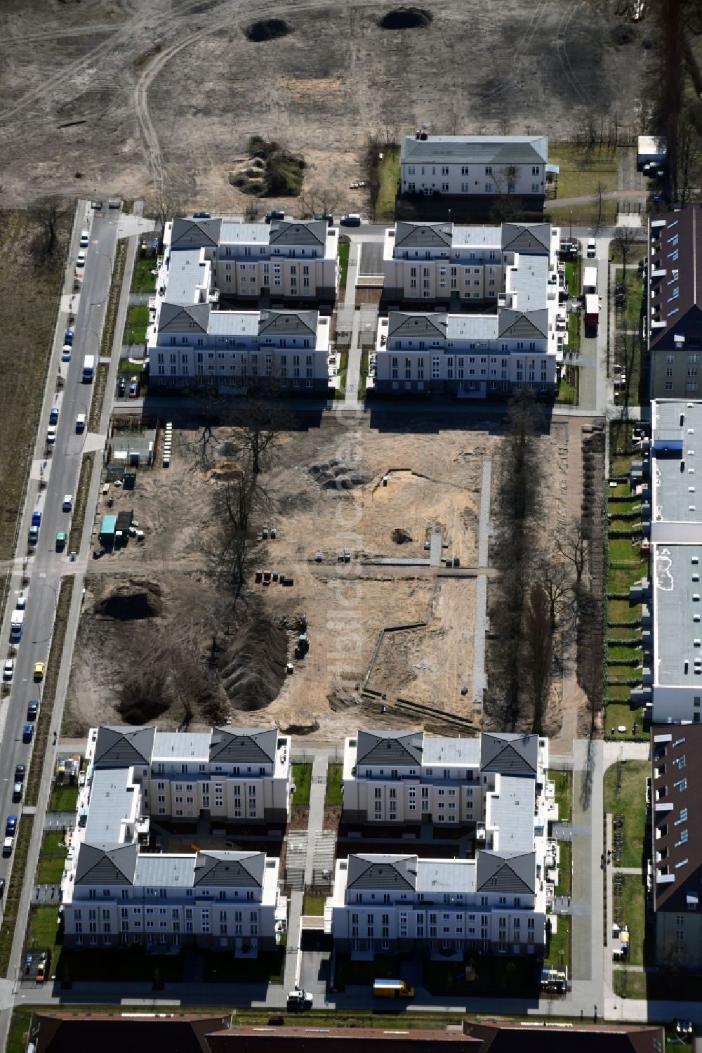 Berlin aus der Vogelperspektive: Baustelle zum Umbau und Ausbau des denkmalgeschützten Altbau- Gebäudes Patersdorfer - Regener - Zachenberger Straße im Ortsteil Karlshorst in Berlin