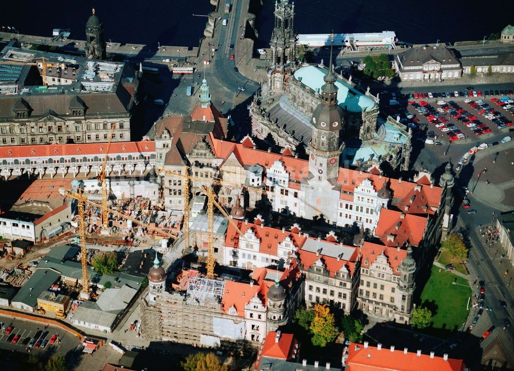 Dresden aus der Vogelperspektive: Baustelle zum Umbau und Ausbau des denkmalgeschützten Altbau- Gebäudes Residenzschloss in Dresden im Bundesland Sachsen