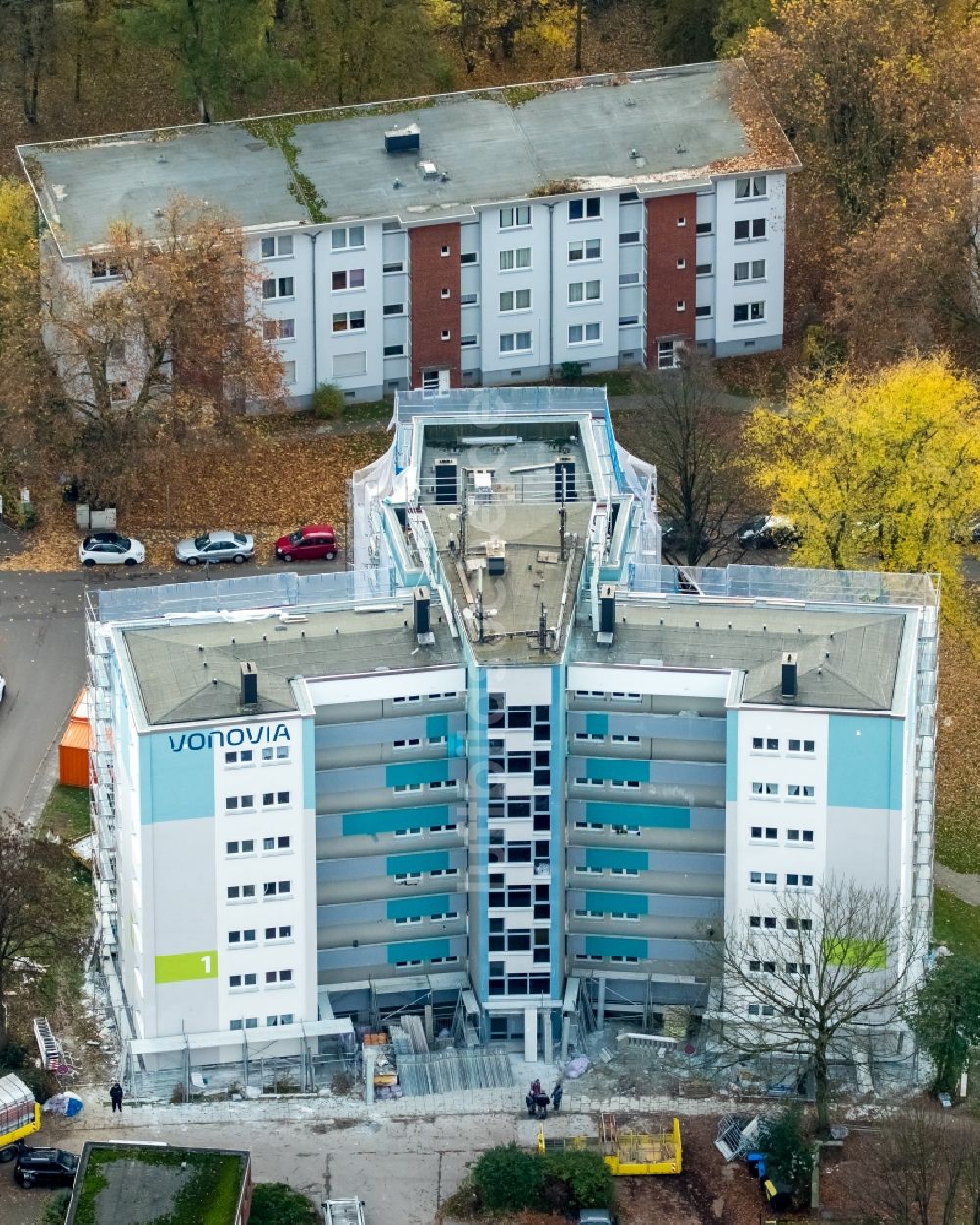 Bochum von oben - Baustelle zum Umbau und Ausbau vom VONOVIA-Hochhaus in der Weitmarer Straße in Bochum im Bundesland Nordrhein-Westfalen