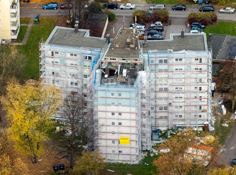 Bochum aus der Vogelperspektive: Baustelle zum Umbau und Ausbau vom VONOVIA-Hochhaus in der Weitmarer Straße in Bochum im Bundesland Nordrhein-Westfalen