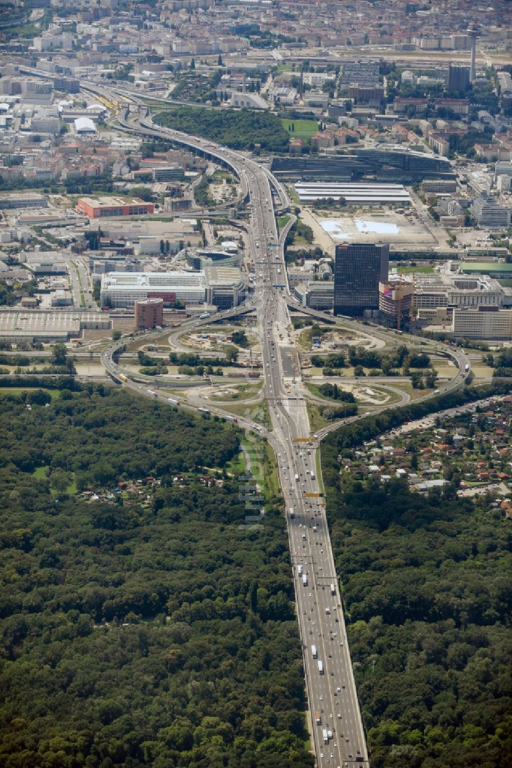 Luftbild Wien - Baustelle zum Umbau des Autobahnkreuzes Knoten Prater der BAB A23 Südosttangente in Wien in Österreich