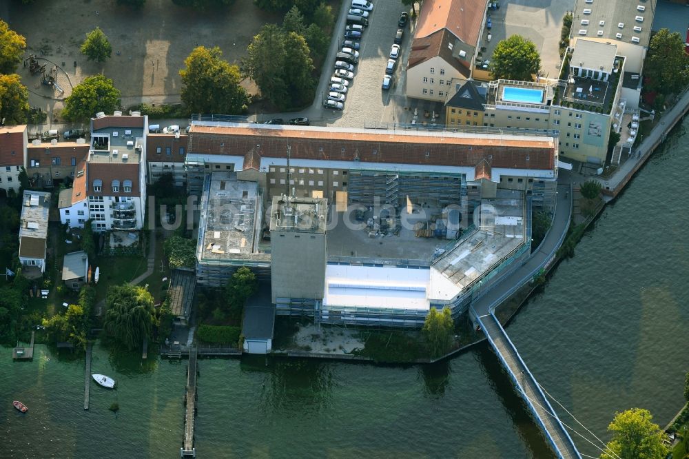 Berlin aus der Vogelperspektive: Baustelle zum Umbau der Berufsfeuerwache und Freiwillige Feuerwehr Köpenick am Katzengraben im Ortsteil Köpenick in Berlin, Deutschland