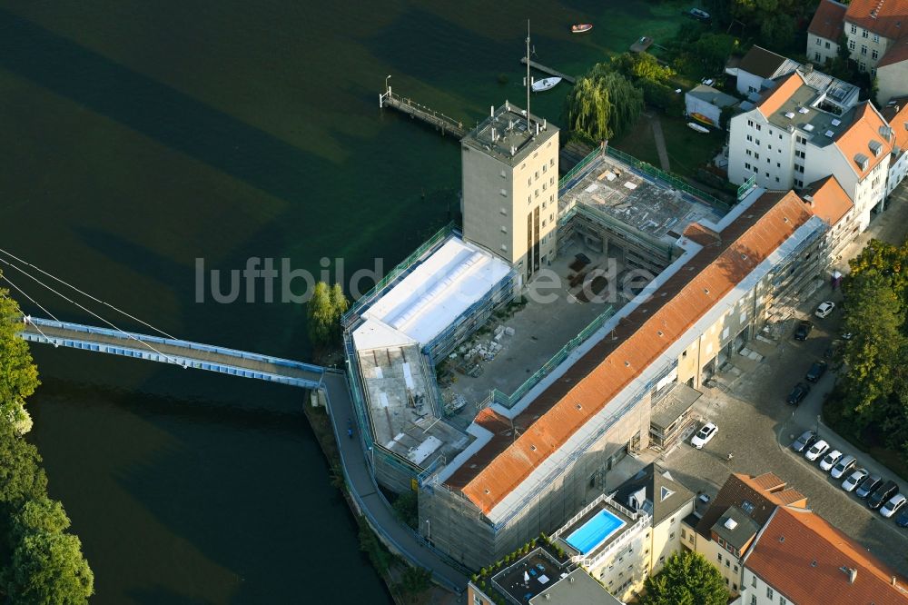 Berlin aus der Vogelperspektive: Baustelle zum Umbau der Berufsfeuerwache und Freiwillige Feuerwehr Köpenick am Katzengraben im Ortsteil Köpenick in Berlin, Deutschland