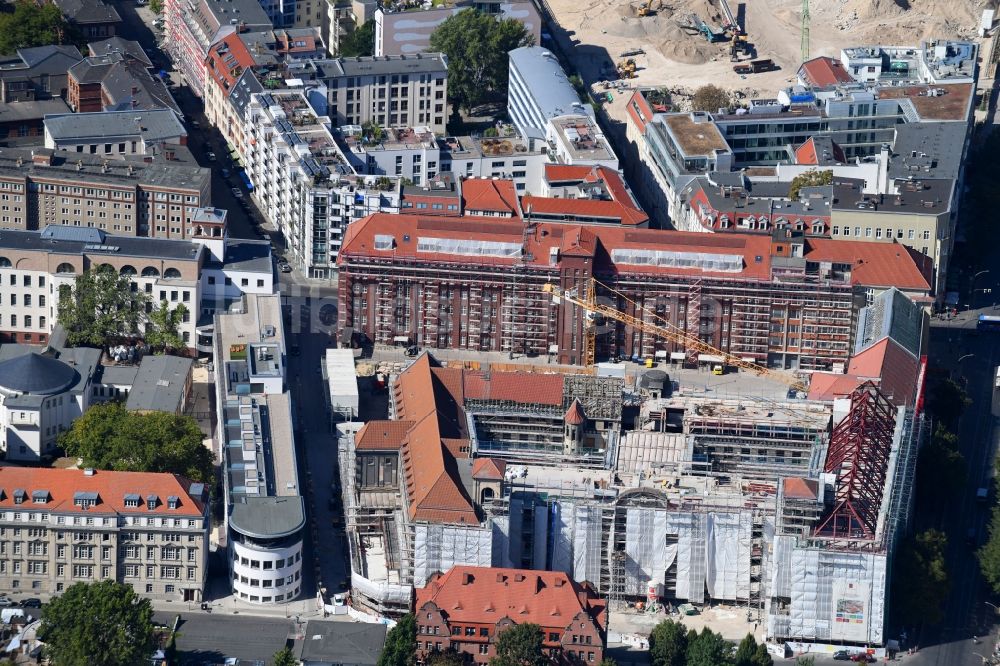 Luftaufnahme Berlin - Baustelle zum Umbau des ehemaligen Haupttelegrafenamt zum neuen Büro- und Geschäftsgebäude FORUM an der MUSEUMSINSEL in Berlin, Deutschland