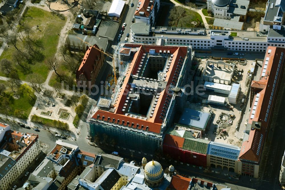 Luftaufnahme Berlin - Baustelle zum Umbau des ehemaligen Haupttelegrafenamt zum neuen Büro- und Geschäftsgebäude FORUM an der MUSEUMSINSEL in Berlin, Deutschland