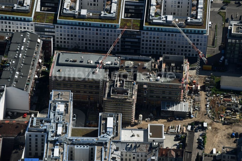 Berlin von oben - Baustelle zum Umbau der ehemaligen Opernwerkstätten zum Zentralcampus der Hochschule für Schauspielkunst Ernst Busch ( HfS ) an der Zinnowitzer Straße im Stadtteil Mitte in Berlin