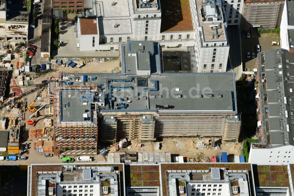 Berlin von oben - Baustelle zum Umbau der ehemaligen Opernwerkstätten zum Zentralcampus der Hochschule für Schauspielkunst Ernst Busch ( HfS ) an der Zinnowitzer Straße im Stadtteil Mitte in Berlin