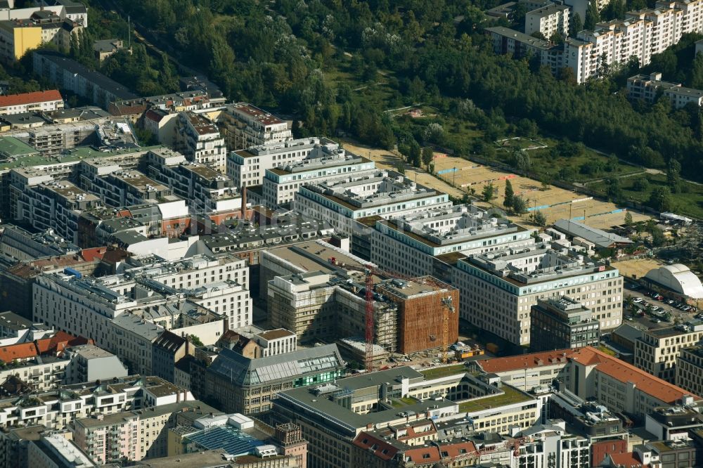 Luftbild Berlin - Baustelle zum Umbau der ehemaligen Opernwerkstätten zum Zentralcampus der Hochschule für Schauspielkunst Ernst Busch ( HfS ) an der Zinnowitzer Straße im Stadtteil Mitte in Berlin