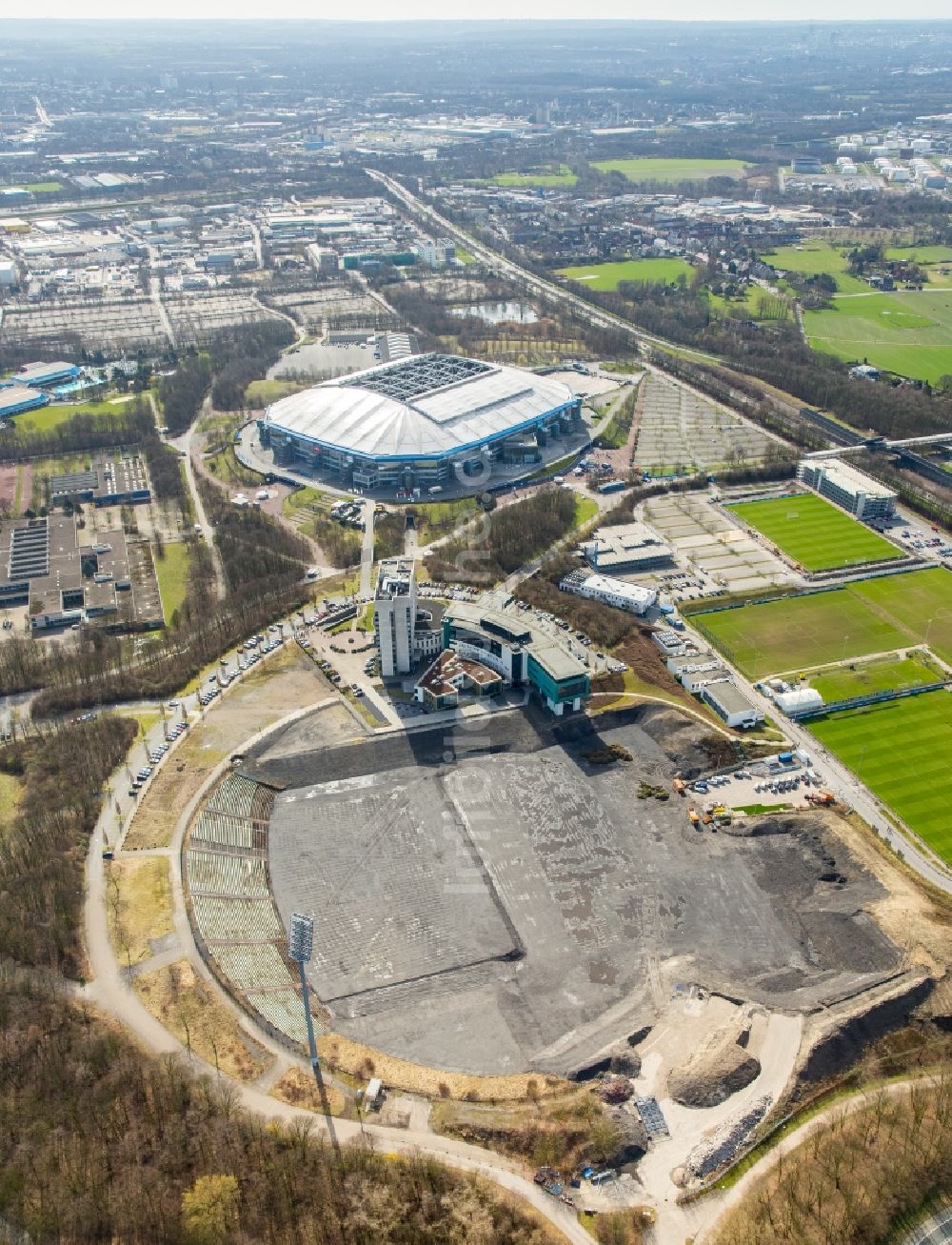 Luftaufnahme Gelsenkirchen - Baustelle zum Umbau des ehemaligen Parkstadion im Ortsteil Gelsenkirchen-Ost in Gelsenkirchen im Bundesland Nordrhein-Westfalen