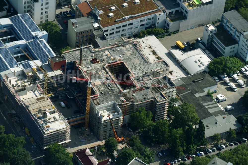 Luftbild Berlin - Baustelle zum Umbau des Gewerbehof Ritterstraße im Ortsteil Kreuzberg in Berlin, Deutschland