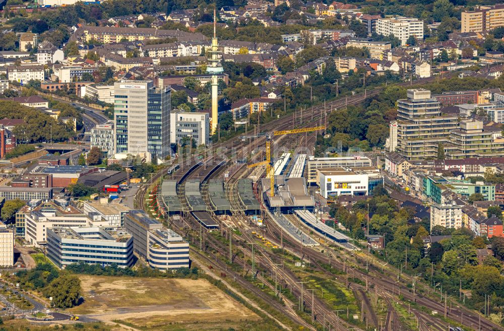 Duisburg aus der Vogelperspektive: Baustelle zum Umbau des Hauptbahnhof der Deutschen Bahn in Duisburg im Bundesland Nordrhein-Westfalen, Deutschland