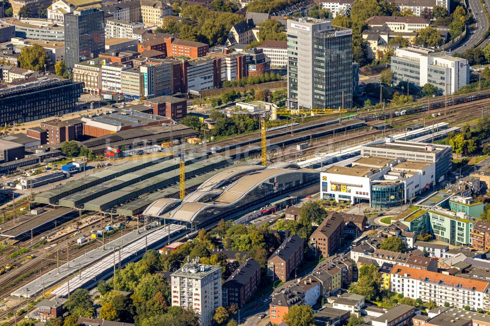 Luftbild Duisburg - Baustelle zum Umbau des Hauptbahnhof der Deutschen Bahn im Ortsteil Dellviertel in Duisburg im Bundesland Nordrhein-Westfalen, Deutschland