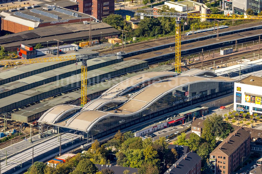 Luftaufnahme Duisburg - Baustelle zum Umbau des Hauptbahnhof der Deutschen Bahn im Ortsteil Dellviertel in Duisburg im Bundesland Nordrhein-Westfalen, Deutschland