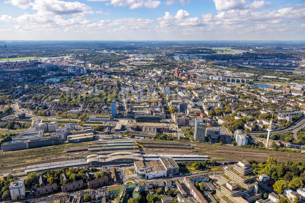 Duisburg aus der Vogelperspektive: Baustelle zum Umbau des Hauptbahnhof der Deutschen Bahn im Ortsteil Dellviertel in Duisburg im Bundesland Nordrhein-Westfalen, Deutschland