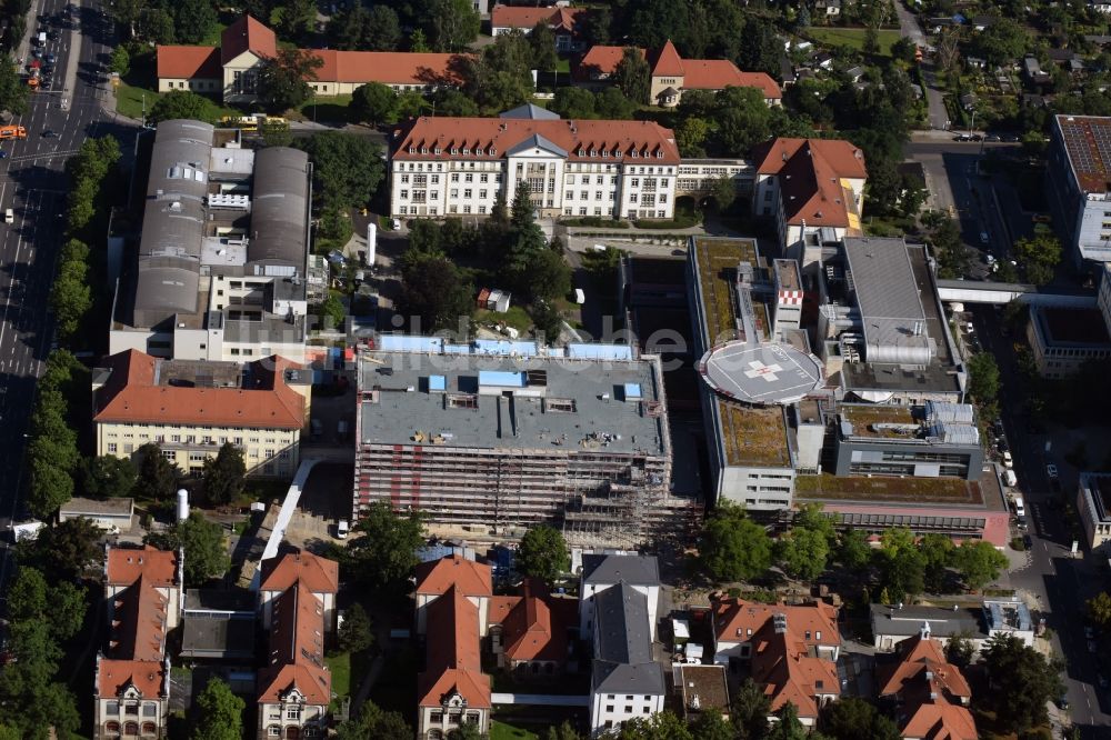 Luftaufnahme Dresden - Baustelle zum Umbau des Haus 32 - Chirurgische Notaufnahme und OP-Zentrum in Dresden im Bundesland Sachsen