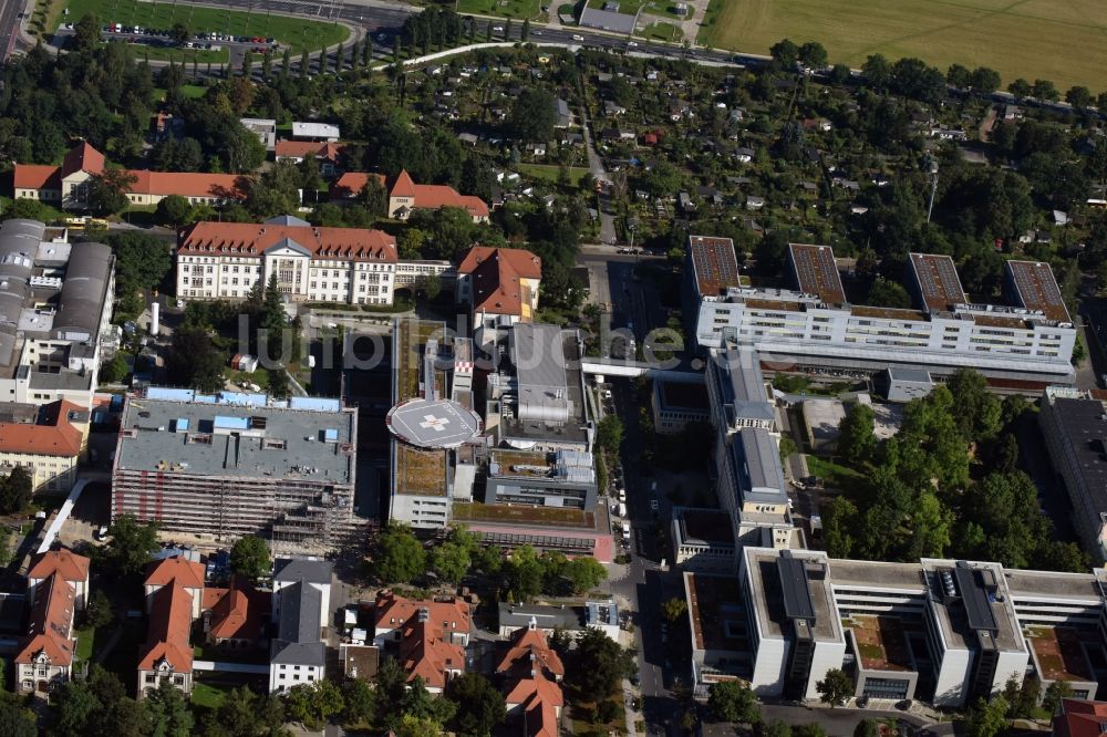 Dresden aus der Vogelperspektive: Baustelle zum Umbau des Haus 32 - Chirurgische Notaufnahme und OP-Zentrum in Dresden im Bundesland Sachsen