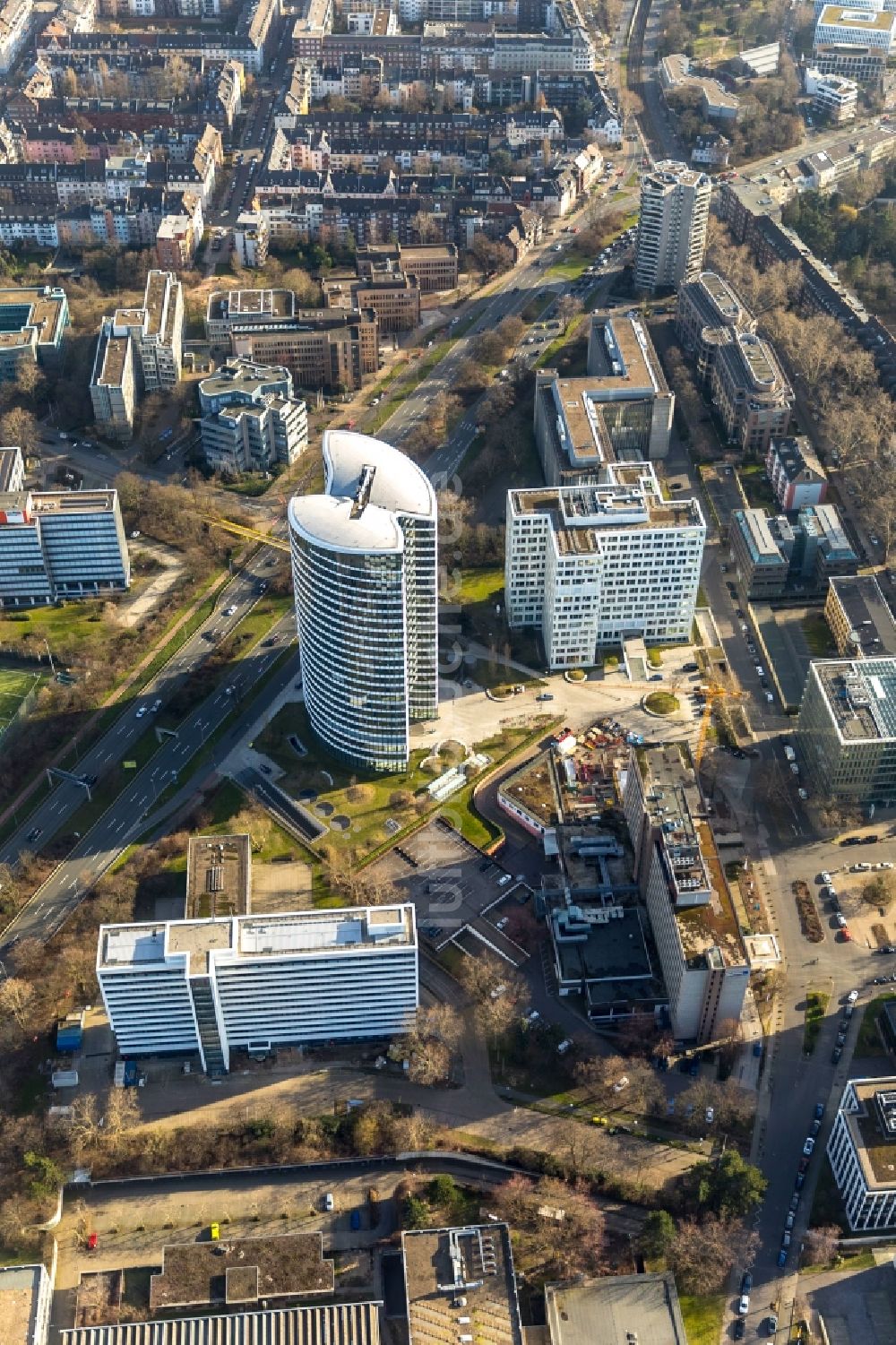 Luftbild Düsseldorf - Baustelle zum Umbau der Hotelanlage Radisson Blu Scandinavia Hotel im Ortsteil Golzheim in Düsseldorf im Bundesland Nordrhein-Westfalen, Deutschland