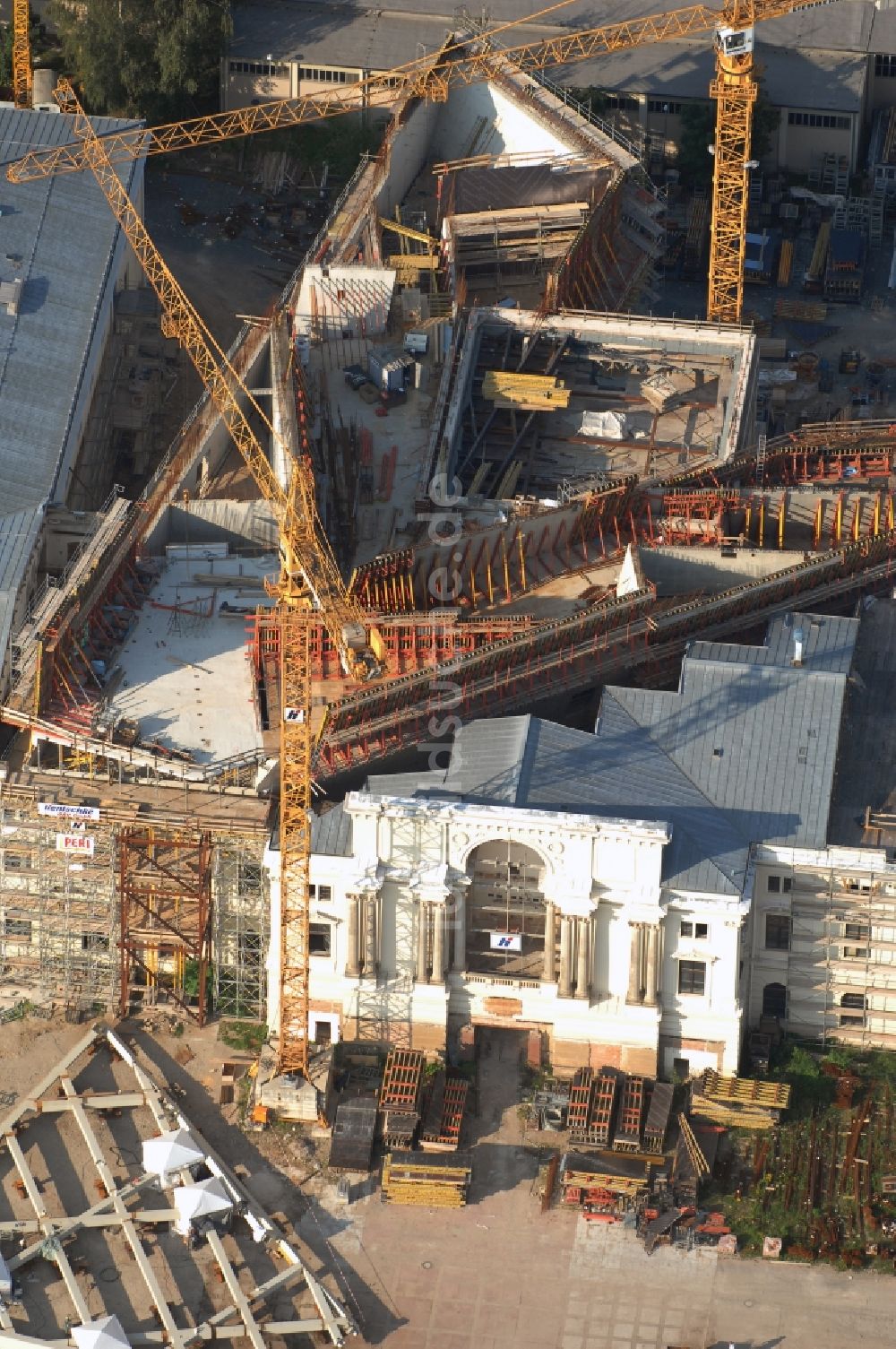 Dresden aus der Vogelperspektive: Baustelle zum Umbau Militärhistorisches Museum der Bundeswehr ( MHM ) in Dresden im Bundesland Sachsen