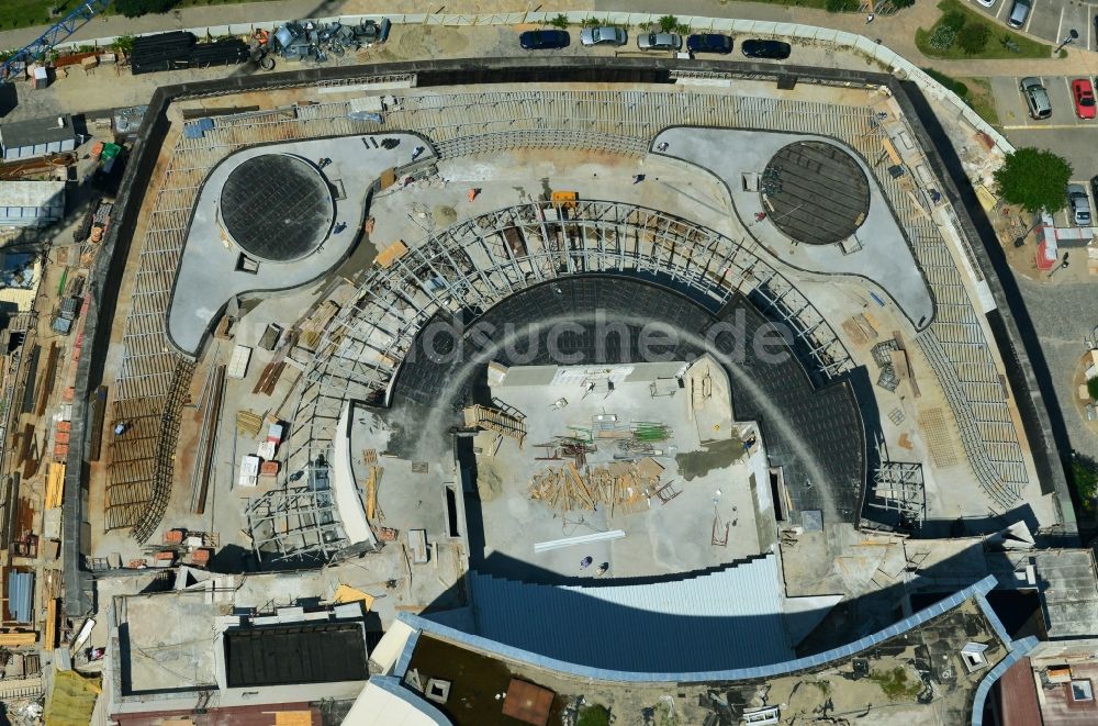 Bukarest von oben - Baustelle zum Umbau und Neubau der Oper- Nationaltheater am Bulevardul Nicolae Balcescu im Stadtzentrum der Hauptstadt Bukarest in Rumänien