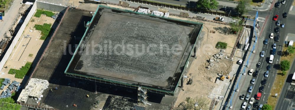 Berlin aus der Vogelperspektive: Baustelle zum Umbau der Neue Nationalgalerie an der Potsdamer Straße in Berlin, Deutschland