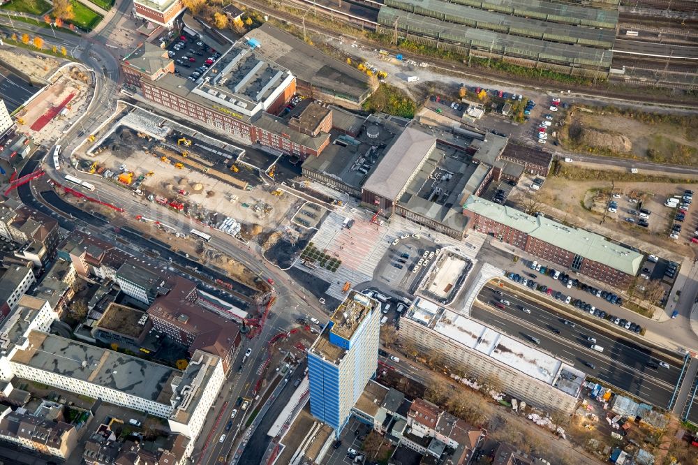 Luftaufnahme Duisburg - Baustelle zum Umbau Neugestaltung vom Bahnhofsvorplatz in Duisburg im Bundesland Nordrhein-Westfalen