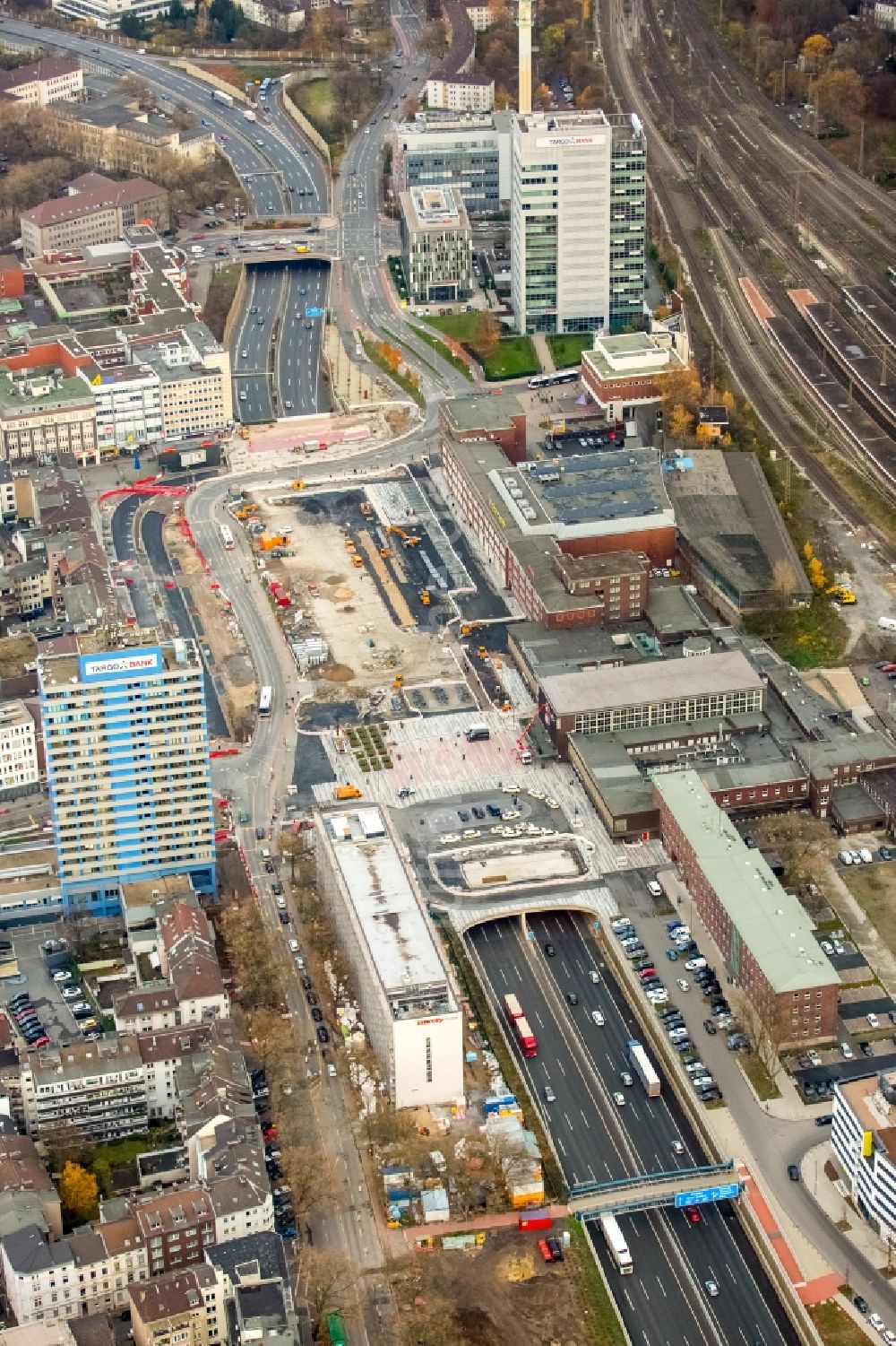 Duisburg aus der Vogelperspektive: Baustelle zum Umbau Neugestaltung vom Bahnhofsvorplatz in Duisburg im Bundesland Nordrhein-Westfalen