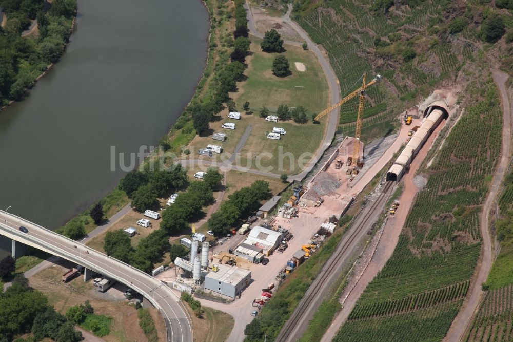 Luftaufnahme Ediger-Eller - Baustelle zum Umbau des Petersbergtunnels in Ediger-Eller im Bundesland Rheinland-Pfalz, Deutschland