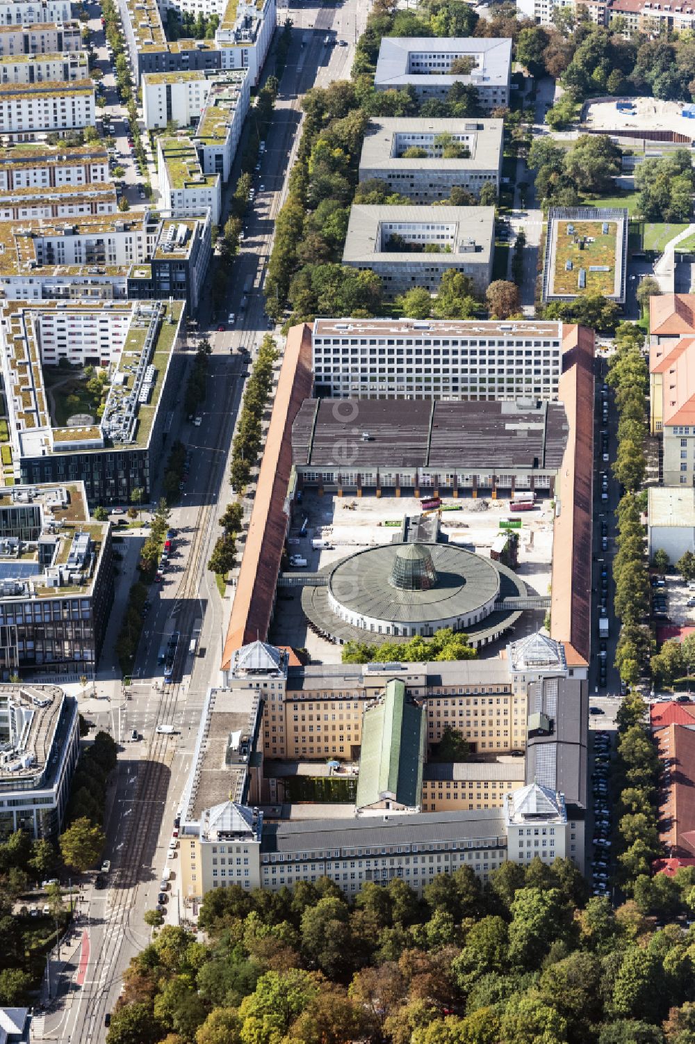 Luftaufnahme München - Baustelle zum Umbau des Postpalast zu einem Hotel im Ortsteil Maxvorstadt in München im Bundesland Bayern, Deutschland