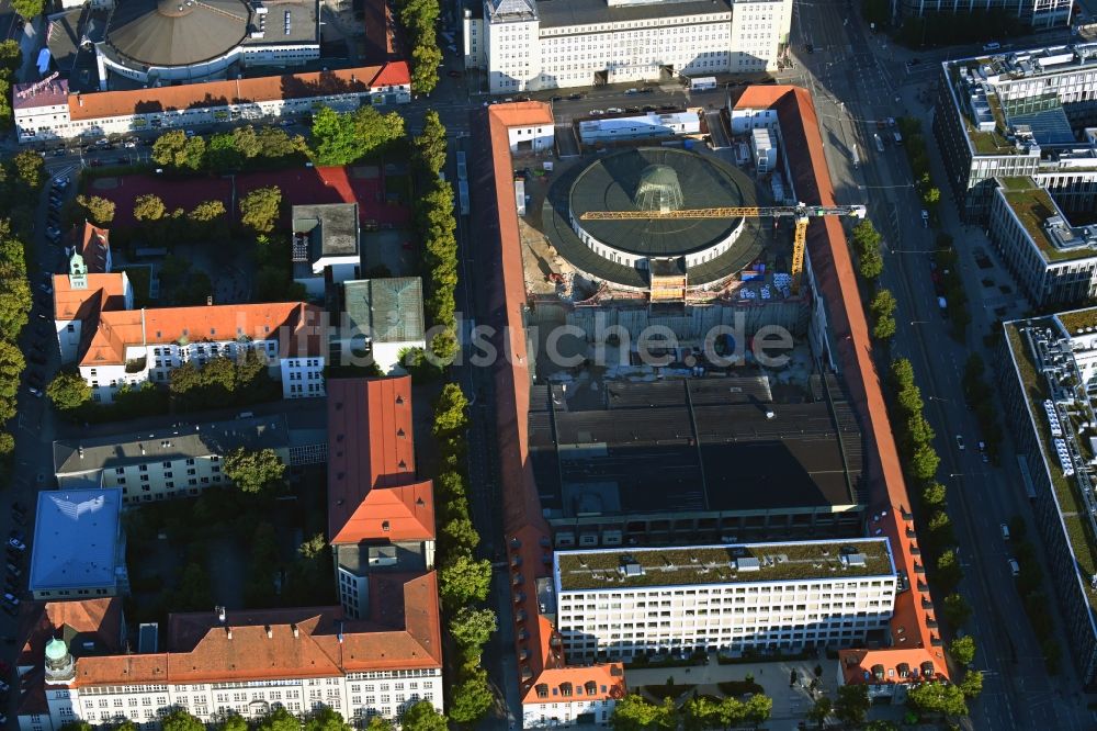 Luftaufnahme München - Baustelle zum Umbau des Postpalast zu einem Hotel im Ortsteil Maxvorstadt in München im Bundesland Bayern, Deutschland