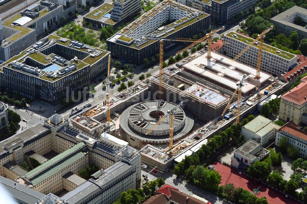 Luftbild München - Baustelle zum Umbau des Postpalast zu einem Hotel im Ortsteil Maxvorstadt in München im Bundesland Bayern, Deutschland