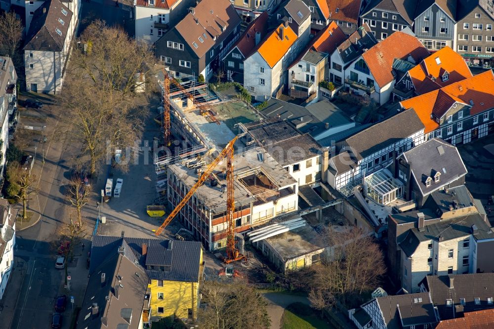 Hattingen von oben - Baustelle zum Umbau und Sanierung eines Geschäftsgebäudes an der Grabenstraße und Augustastraße in der Innenstadt von Hattingen im Bundesland Nordrhein-Westfalen