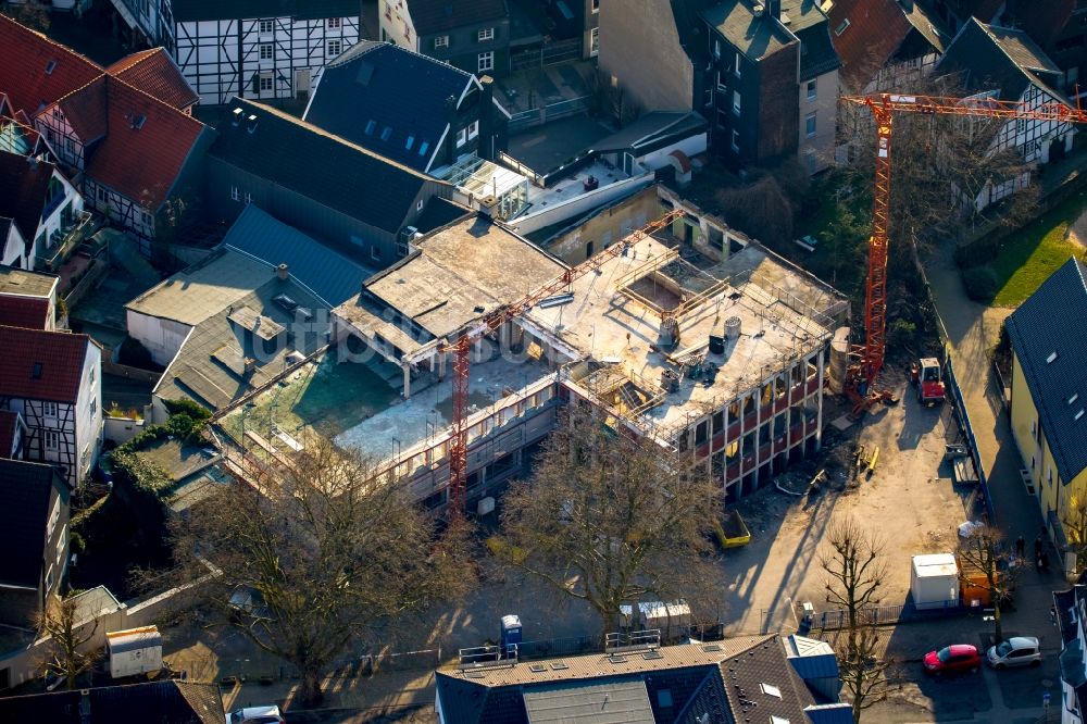 Hattingen aus der Vogelperspektive: Baustelle zum Umbau und Sanierung eines Geschäftsgebäudes an der Grabenstraße und Augustastraße in der Innenstadt von Hattingen im Bundesland Nordrhein-Westfalen