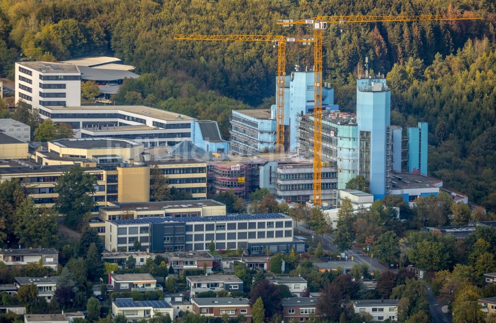 Siegen aus der Vogelperspektive: Baustelle zum Umbau mit Sanierungsarbeiten an der Universität Siegen in Siegen im Bundesland Nordrhein-Westfalen, Deutschland