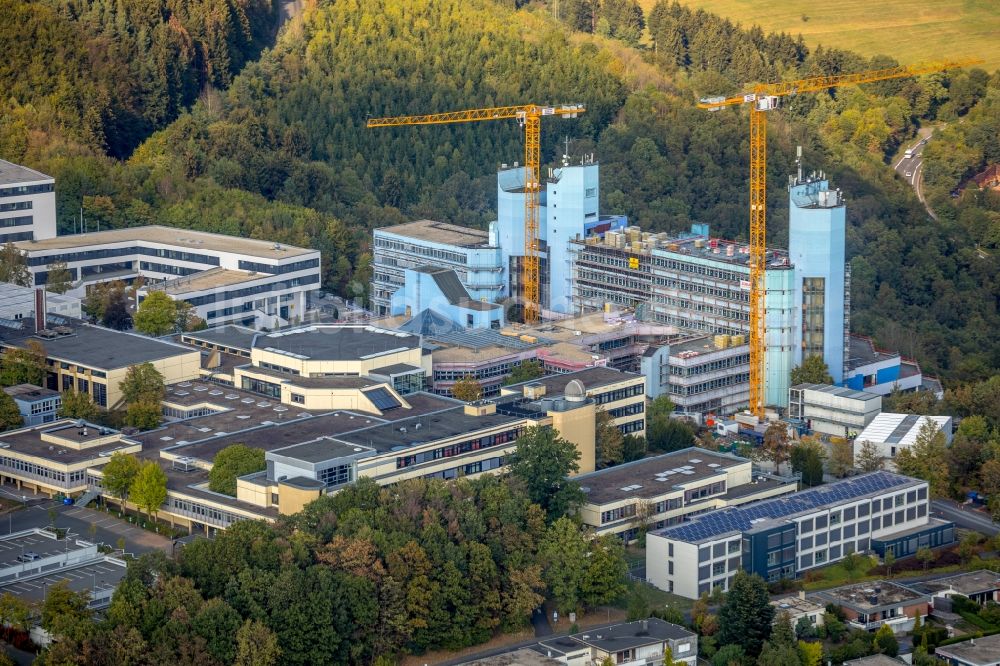 Luftaufnahme Siegen - Baustelle zum Umbau mit Sanierungsarbeiten an der Universität Siegen in Siegen im Bundesland Nordrhein-Westfalen, Deutschland