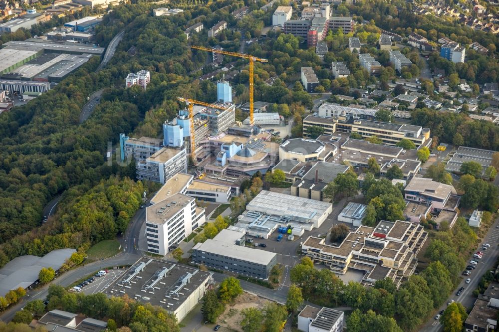 Siegen aus der Vogelperspektive: Baustelle zum Umbau mit Sanierungsarbeiten an der Universität Siegen in Siegen im Bundesland Nordrhein-Westfalen, Deutschland