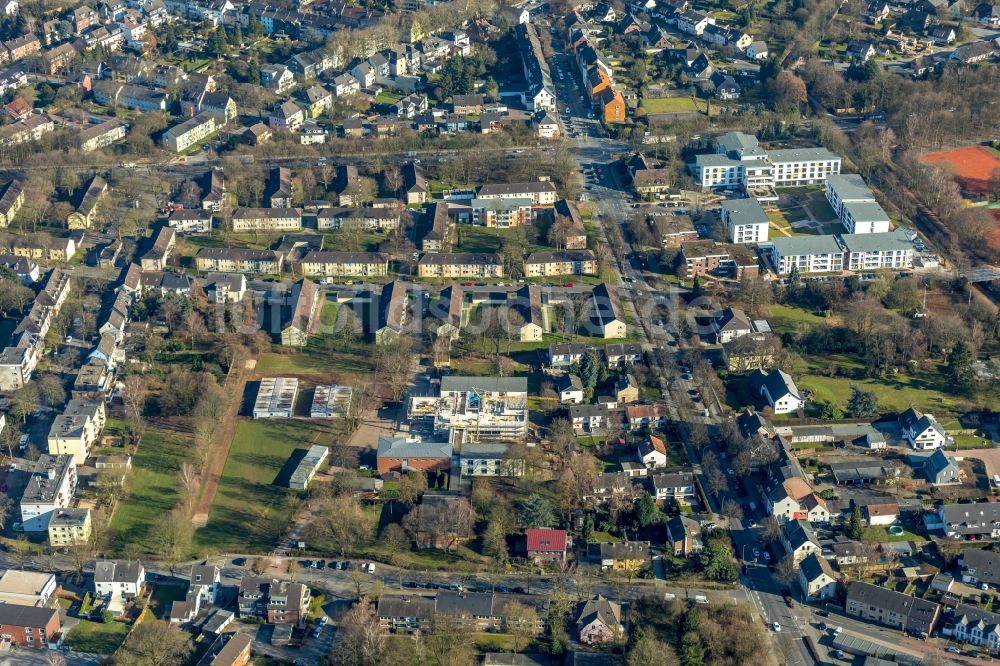 Dinslaken aus der Vogelperspektive: Baustelle zum Umbau des Schulgebäude der Grundschule Hagenschule an der Hagenstraße in Dinslaken im Bundesland Nordrhein-Westfalen, Deutschland