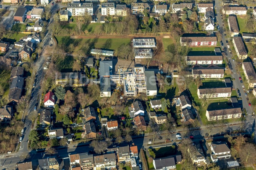 Dinslaken aus der Vogelperspektive: Baustelle zum Umbau des Schulgebäude der Grundschule Hagenschule an der Hagenstraße in Dinslaken im Bundesland Nordrhein-Westfalen, Deutschland