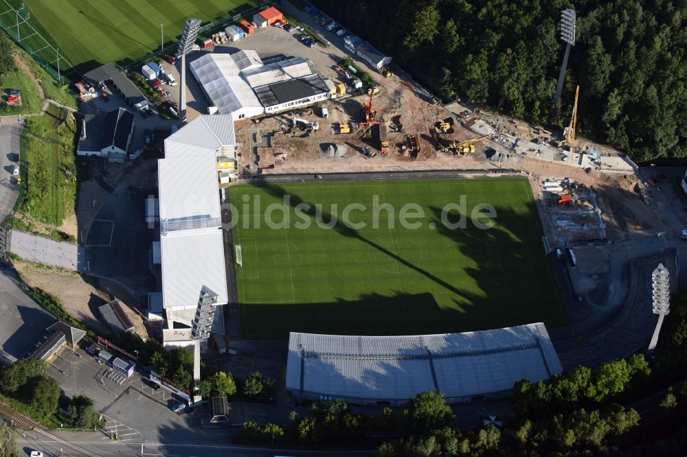 Aue aus der Vogelperspektive: Baustelle zum Umbau des Sparkassen-Erzgebirgsstadion in Aue im Bundesland Sachsen