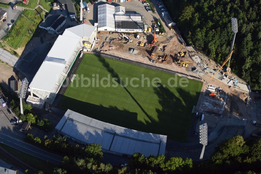 Aue von oben - Baustelle zum Umbau des Sparkassen-Erzgebirgsstadion in Aue im Bundesland Sachsen