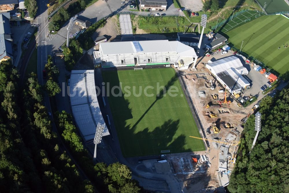 Aue aus der Vogelperspektive: Baustelle zum Umbau des Sparkassen-Erzgebirgsstadion in Aue im Bundesland Sachsen