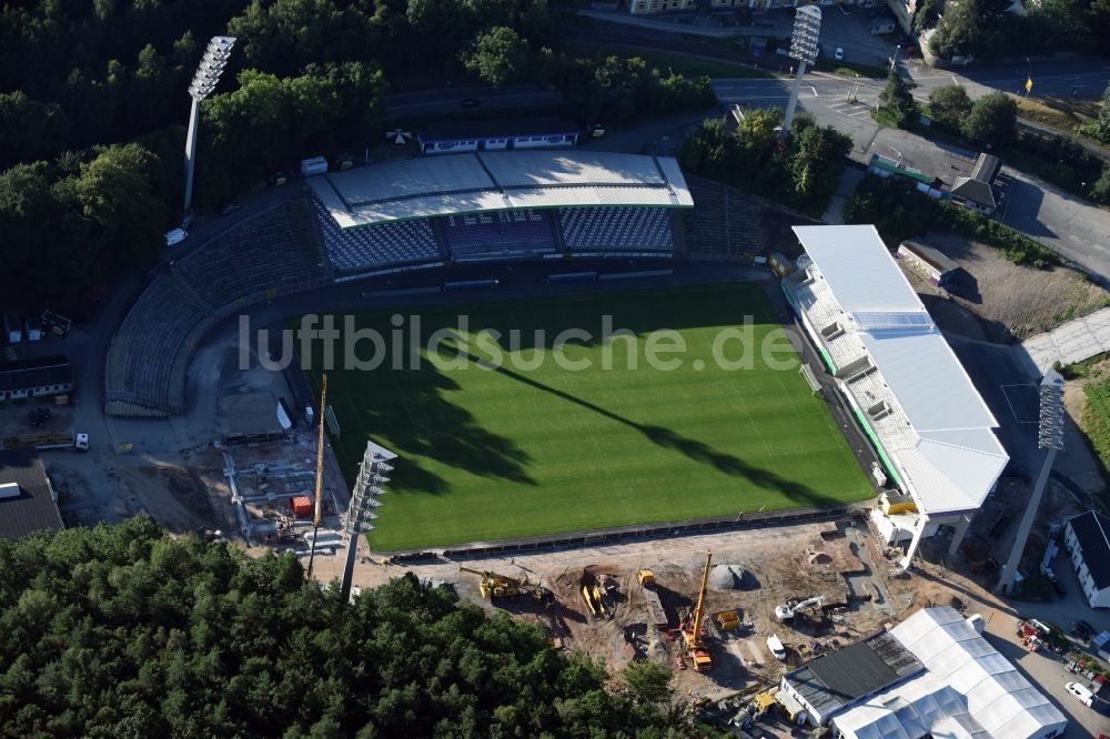 Luftaufnahme Aue - Baustelle zum Umbau des Sparkassen-Erzgebirgsstadion in Aue im Bundesland Sachsen