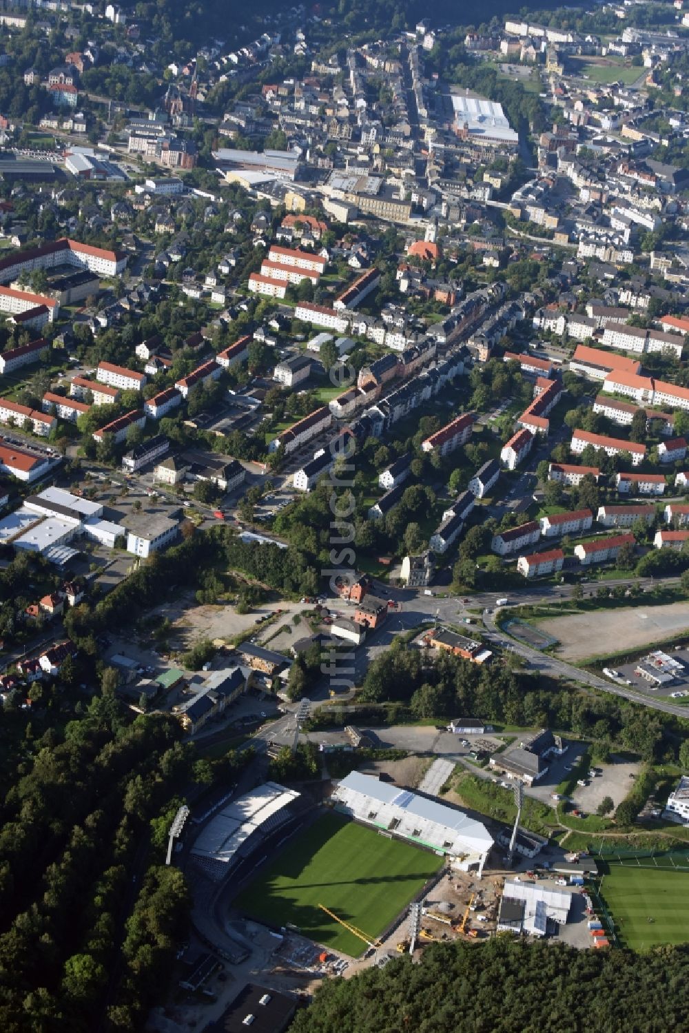 Luftbild Aue - Baustelle zum Umbau des Sparkassen-Erzgebirgsstadion in Aue im Bundesland Sachsen